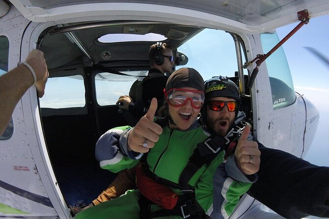 15,000ft Tandem Skydive in Bay of Plenty - Who should book this tandem jump, and who should pause