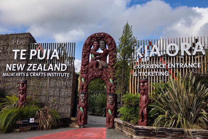 2-Day Hobbiton, Rotorua, Waitomo Caves Tour from Auckland with Accommodation - Waitomo Glowworm Caves: the walk, the timing, and why good planning matters