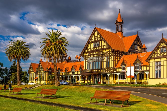 2 Day Waitomo Caves, Hobbiton Movie Set and Rotorua Tour from Auckland - Day two to Hobbiton: the Kaimai Range drive and the Shire switch