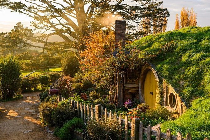 2 Day Waitomo Caves, Hobbiton Movie Set and Rotorua Tour from Auckland - Hobbiton Movie Set touring: what you’ll see and where the photos happen