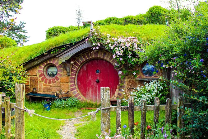 2 Day Waitomo Caves, Hobbiton Movie Set and Rotorua Tour from Auckland - Lunch at Shire’s Rest and the last stretch back to Auckland