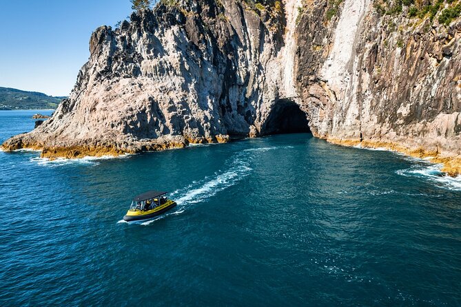 2 Hour Cathedral Cove and Volcanic Coast Cruise with Shade Canopy - Boat comfort and shade canopy, plus what to bring