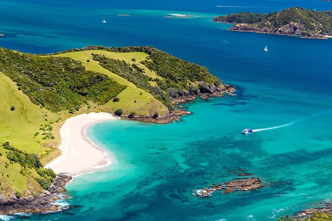 3-Day Bay of Islands Tour from Auckland - First day: Auckland to Paihia, then Russell at 1 pm