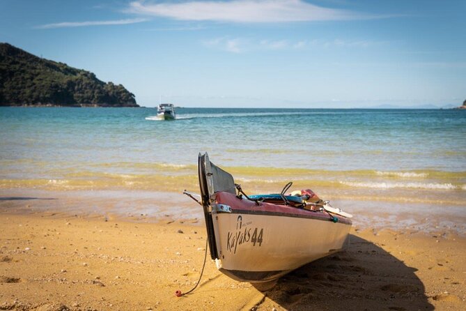 3 Day Unguided Kayaking starting in the Abel Tasman National Park New Zealand - The Water Taxi to Onetahuti Bay, Then Paddle South Your Way