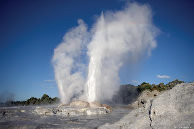 3 Day Waitomo Caves, Hobbiton Movie Set and Rotorua Tour from Auckland - How This Auckland-to-Rotorua Loop Really Works