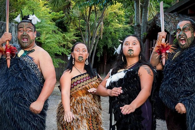 3 Day Waitomo Caves, Hobbiton Movie Set and Rotorua Tour from Auckland - Return to Auckland by Intercity Express