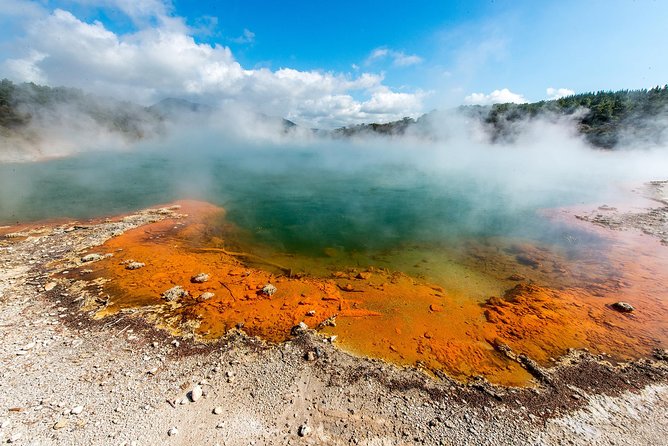 3 Day Waitomo Caves, Hobbiton Movie Set and Rotorua Tour from Auckland - Waitomo Glowworm Caves, Limestone and Light