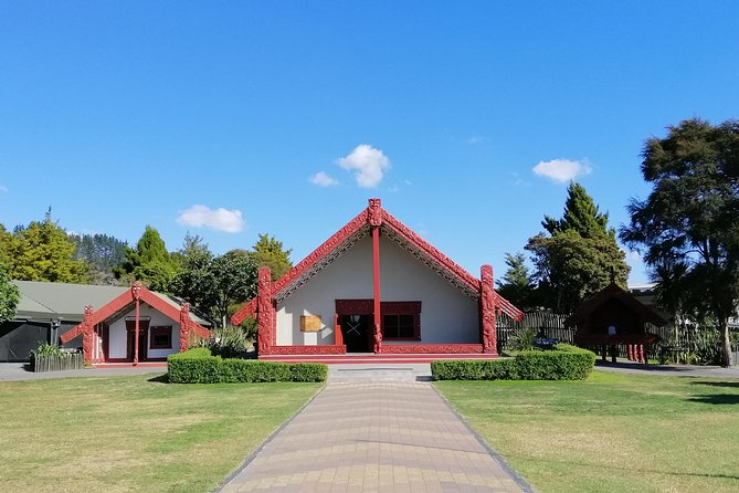 4-Day Auckland to Wellington via Rotorua Tour - Group Size, Guides, and the Day-by-Day Vehicle Switch