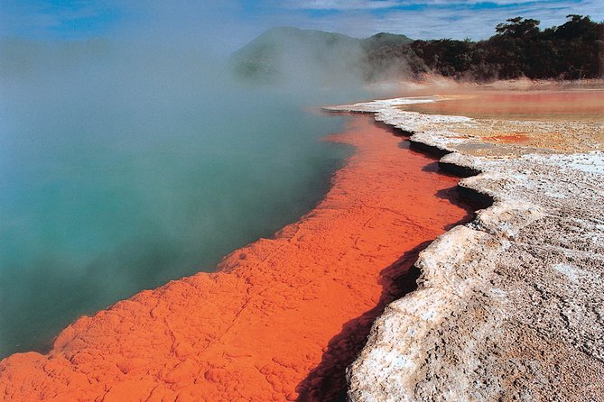5-Day New Zealand North and South Island Highlights Tour - Day 3: Lake Taupo quick look, Kapiti Coast views, then Wellington