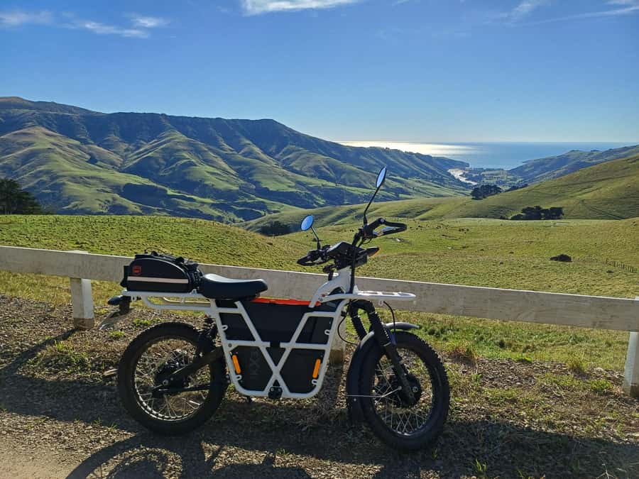 Akaroa: Lonely Beach Trail by E-Scooter. selfguided day out - Starting at the crater rim, where the coast opens wide