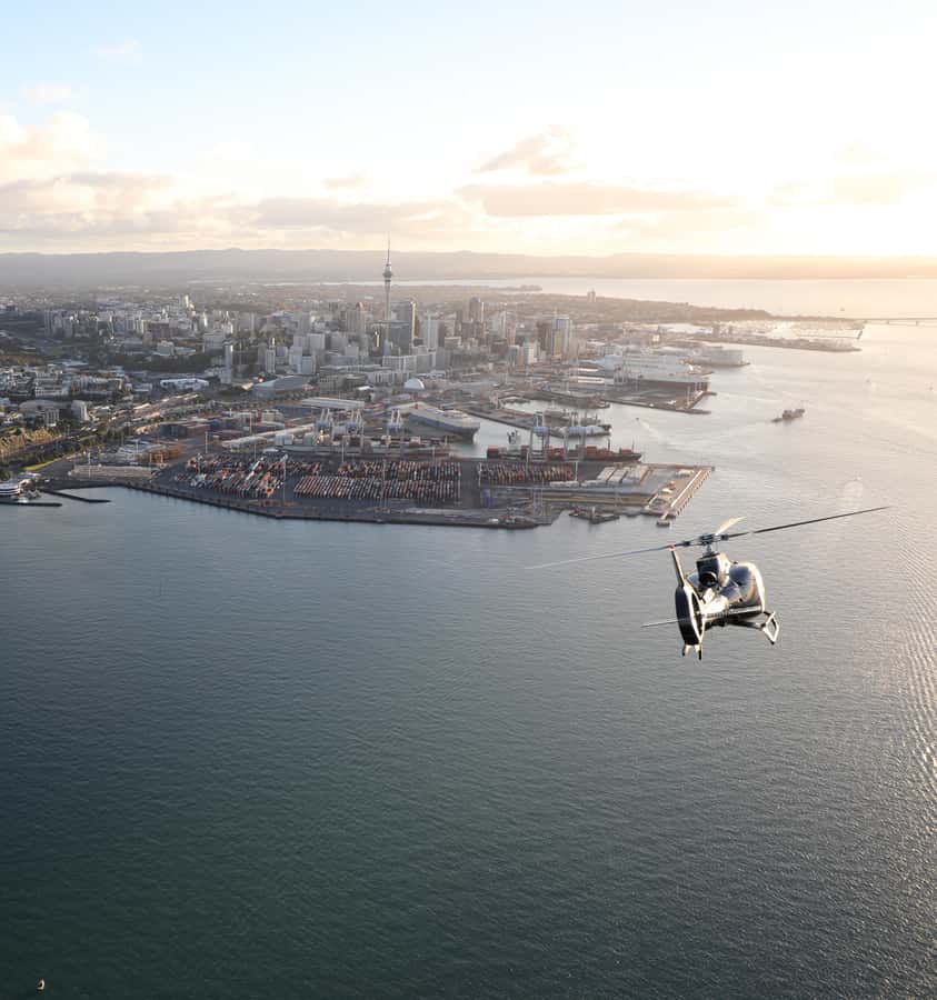 Auckland: 20min Helicopter scenic flight - City & Volcanoes - Sky Tower to volcanic cones: seeing Auckland’s fire past in minutes