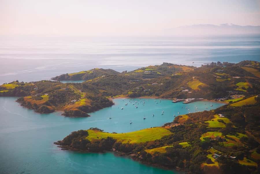 Auckland: 20min Helicopter scenic flight - City & Volcanoes - Hauraki Gulf islands and the coastline details you normally miss