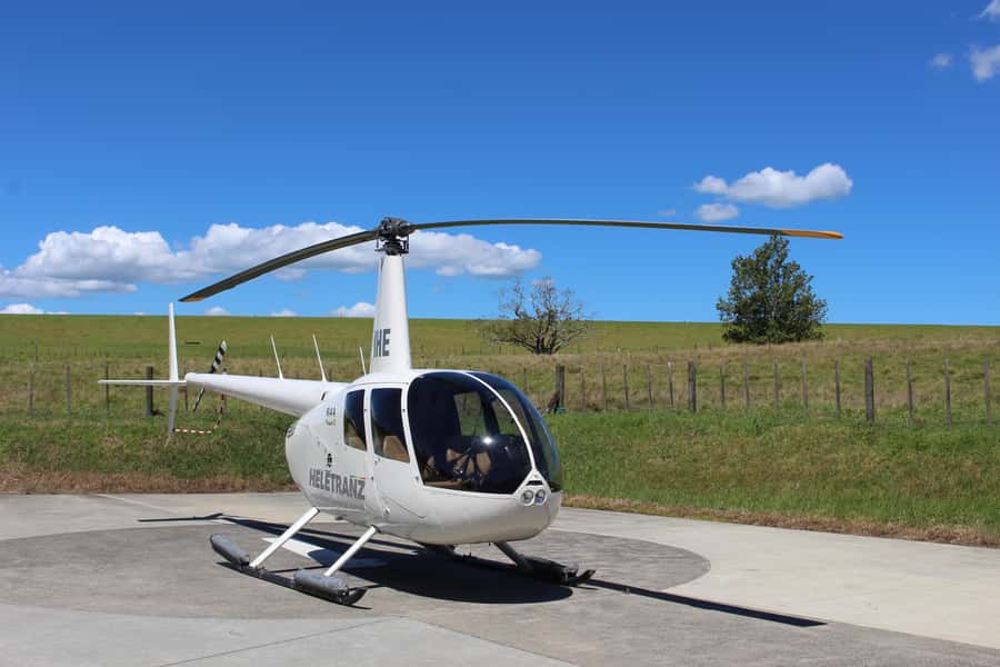 Auckland: 20min Helicopter scenic flight - City & Volcanoes - Harbour Bridge, Viaduct area, and Eden Park from above