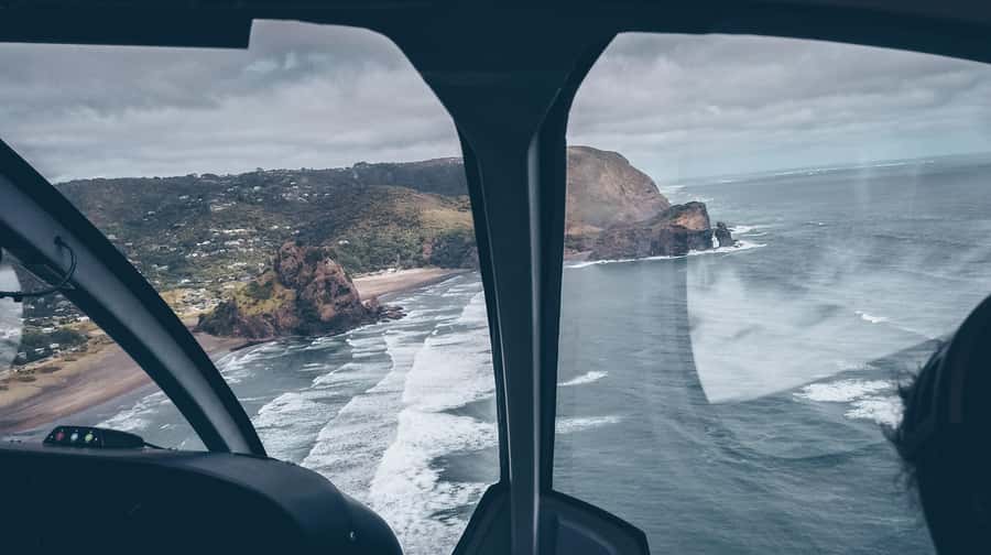 Auckland: 36 min scenic helicopter flight - Coast to Coast - Waitakere Ranges and Manukau Harbour: where the scenery turns wilder