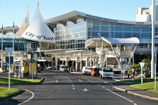Auckland Airport Private One-Way or Round-Trip Transfer - If Your Flight Is Late, Expect Proactive Communication