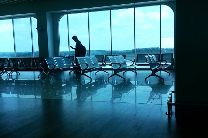 Auckland Airport Private Transfers with child car seats - The 1 hour ride: airport to CBD, suburbs, or cruise terminal