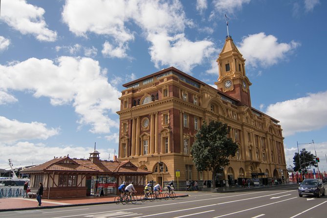 Auckland City Highlights, Afternoon Piha Beach & Rainforest Tour - Morning in the City of Sails: Queen Street to the Harbour Bridge