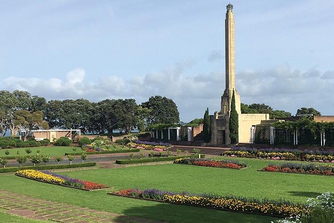 Auckland City Private Tour for Couples. Be chauffeur driven with added extras. - Why this couples-only format makes Auckland easier