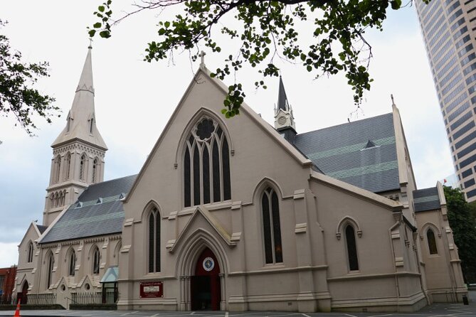 Auckland City Self Guided Walking Tour with an APP - A bronze rangatira and what the statue is trying to fix (Stop 2)