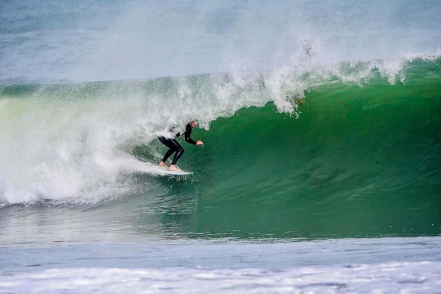 Auckland: Group Surfing Lesson with Muriwai Surf School - Small group size, big attention