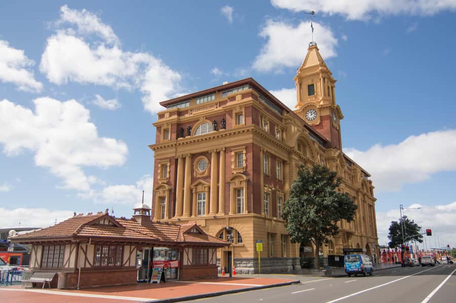 Auckland: Guided Small Group City Discovery Tour - Ponsonby Charm and the Harbour Bridge Cut Across Town