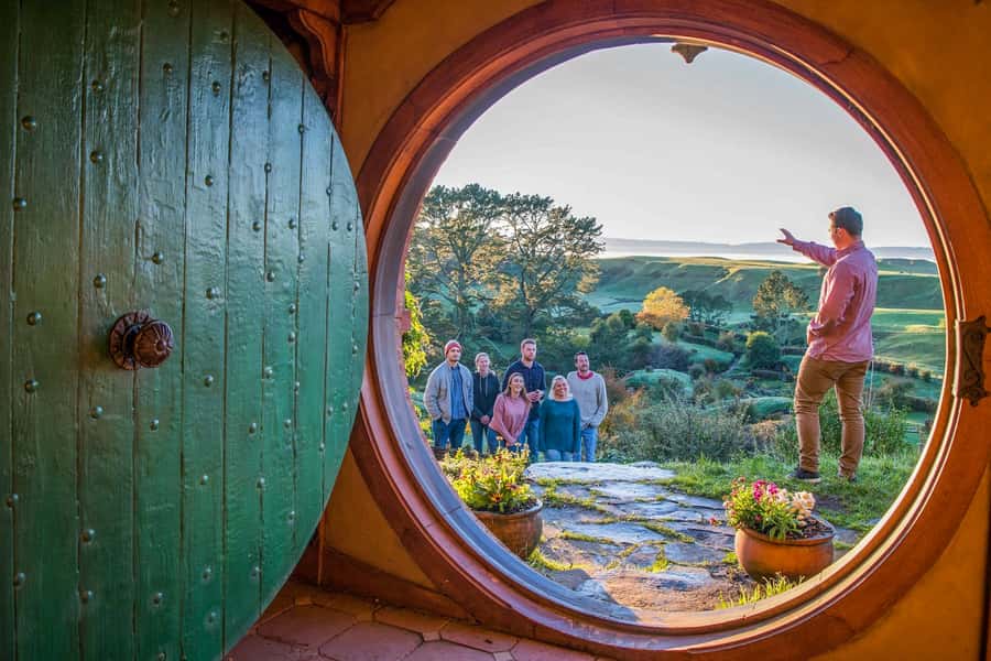 Auckland: Hobbiton Movie Set Day Trip with Festive Lunch - Why This Auckland To Hobbiton Trip Feels Like a Package Deal