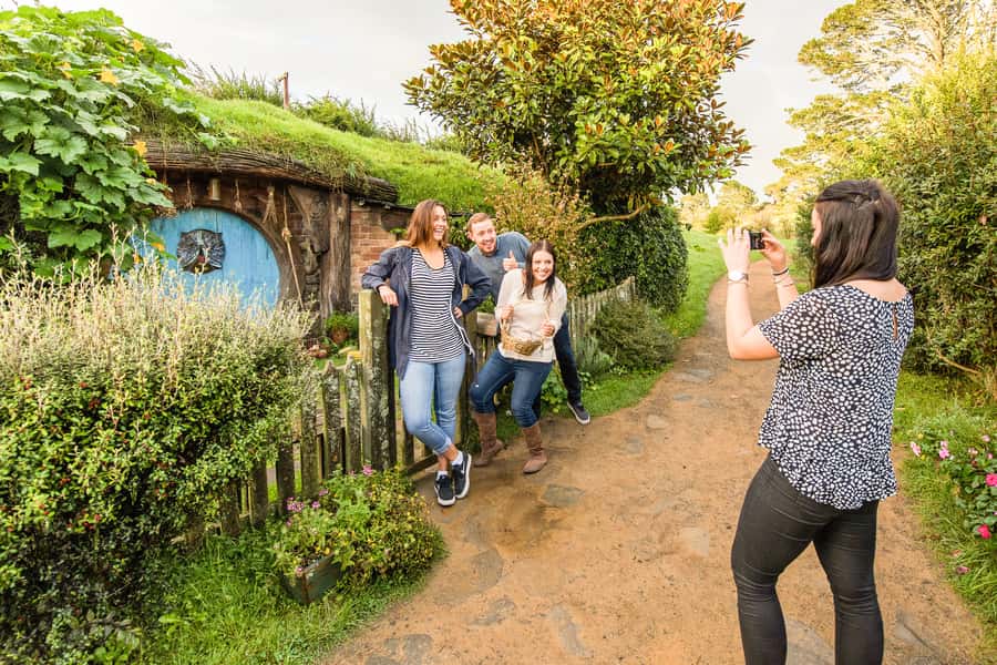 Auckland: Hobbiton Movie Set Tour with Lunch - Greeting Shire’s Rest: what you feel when the set comes into view
