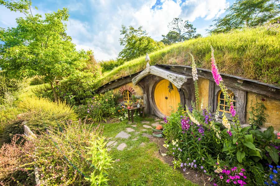 Auckland: Hobbiton Movie Set Tour with Lunch - Lunch at the Party Marquee: how the buffet fits the day
