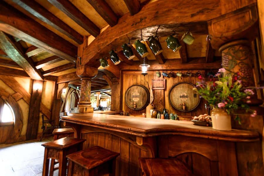Auckland: Hobbiton & Waitomo Glow Worm Caves Private Tour - Inside Hobbiton: the 2.5-hour guided set highlights