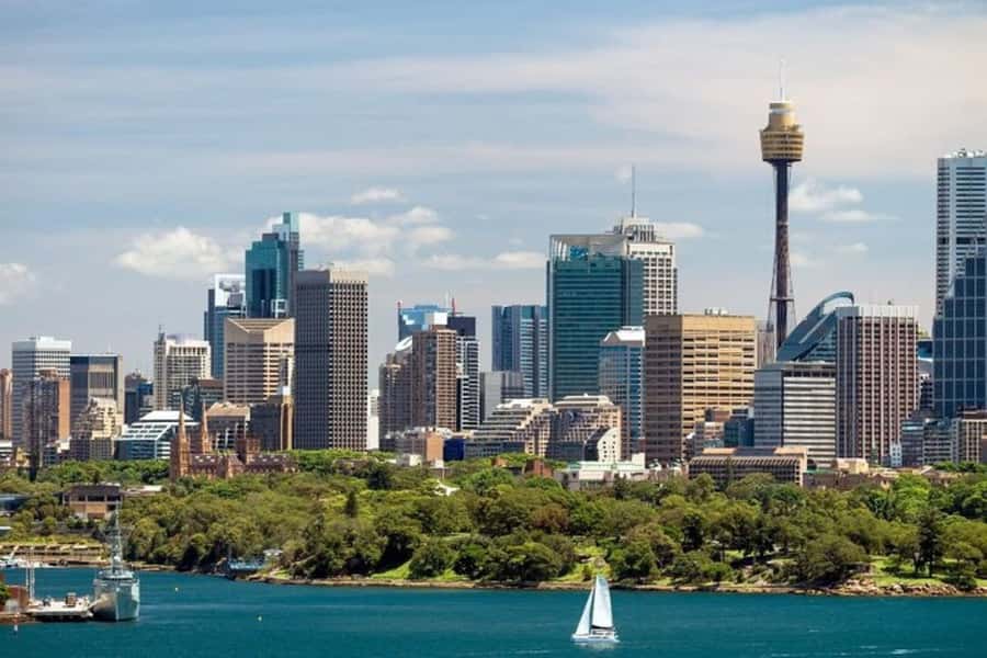 Auckland: Private Customizable Walking Tour with Local Guide - Pickup and first impressions: start easy, then get moving