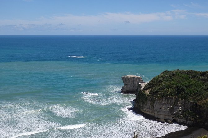 Auckland Scenic Day Tour Full-Day- 8 HOURS - Sky Tower Start to the Harbour Bridge, Then Devonport Views