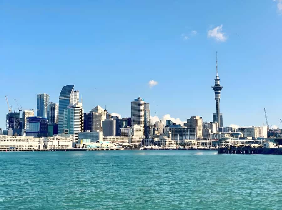 Auckland: Scenic Harbour Cruise with Live Commentary - The main sightseeing hour: Devonport and Rangitoto Island from the water