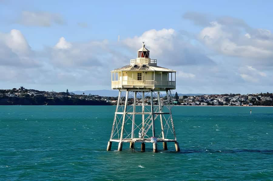 Auckland: Scenic Harbour Cruise with Live Commentary - Live commentary: how to hear it and get more out of the route