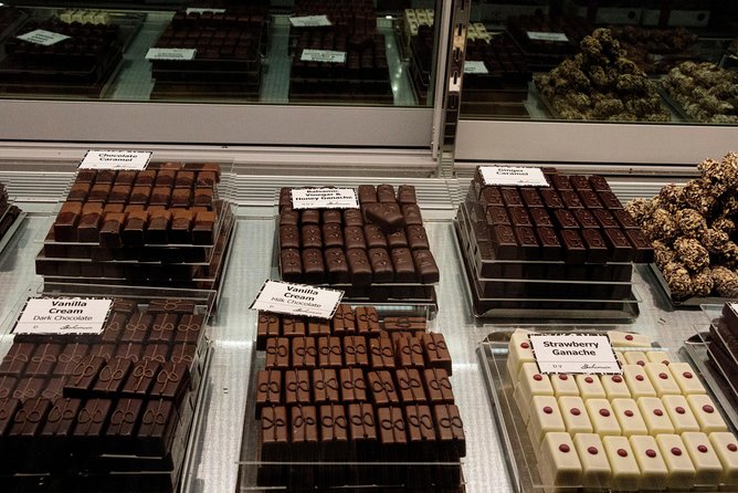 Auckland Small-Group Walking Tour with Treats - Walking the Auckland CBD with treats, not tourist autopilot