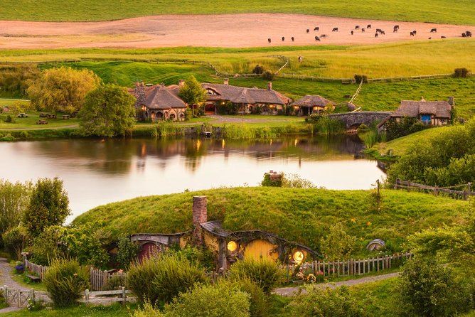 Auckland to Hobbiton Movie Set and Rotorua's Geothermal Valley - Booking value: what you get for $279.26 per person