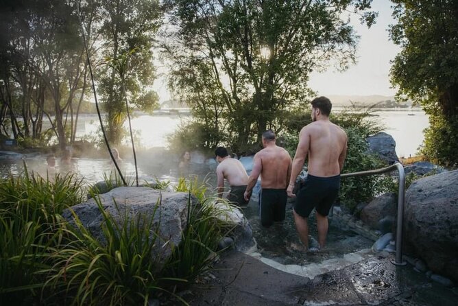 Auckland: Wai-O-Tapu, Polynesian Spa & Maori Haka Day Tour - Whakarewarewa Living Māori Village and the haka performance