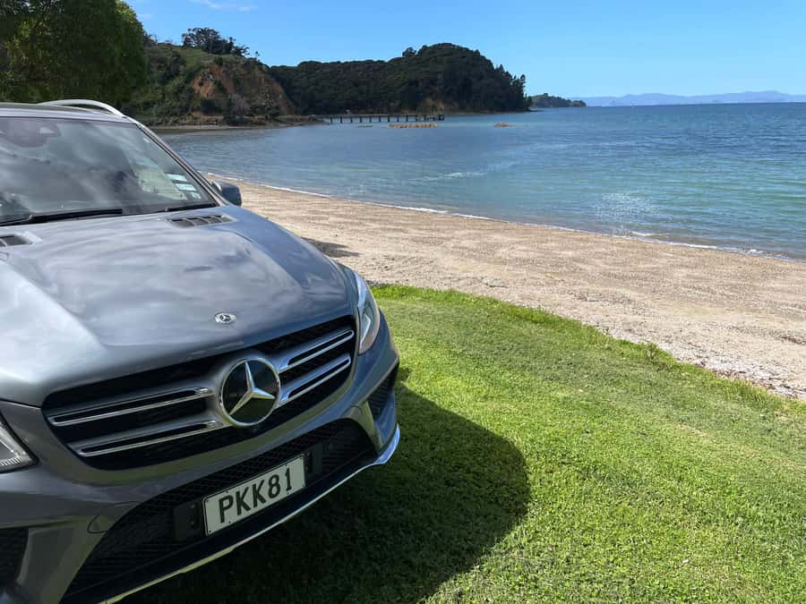 Auckland: Waiheke Island Luxury Experience Private Tour - Beach break and gourmet lunch, the part that keeps the day from feeling like work