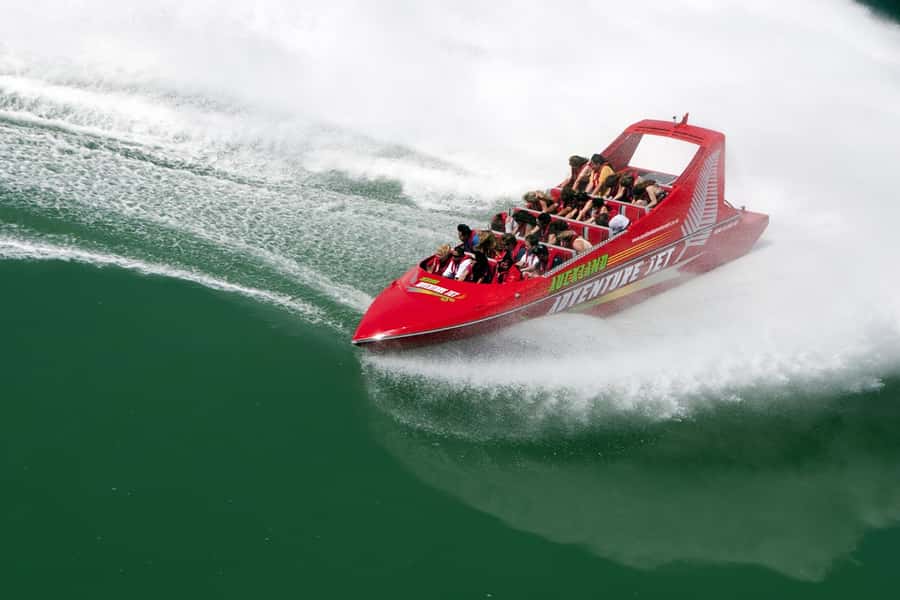 Auckland: Waitemata Harbour Jet Boat Ride - The 15 Minute Safety Briefing and Lifejacket Fit