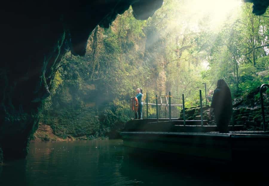 Auckland: Waitomo Caves & Rotorua - Te Puia Small-Group Tour - The boat cruise vibe: how to get the most out of 45 minutes
