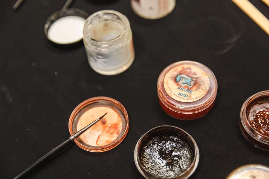 Auckland: Wētā Workshop Unleashed Creative Classes Ticket - Intro to World Building: Miniature Worlds with Sculpting, Flocking, and Paint