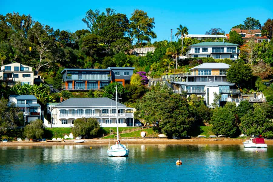 Bay of Islands: 1 Hour Scenic Bay of Islands Tour - Haruru Falls: mist, viewpoints, and Māori stories you can actually feel