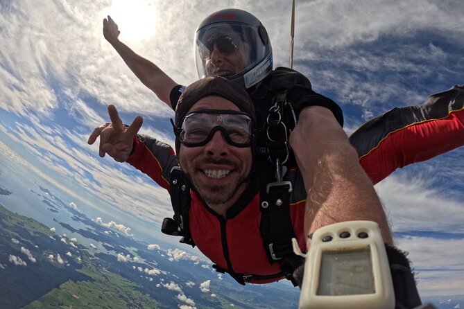 Bay of Islands: 12,000ft Skydive - How the half-day feels, pickup in Kerikeri and Paihia to you landing back where you started