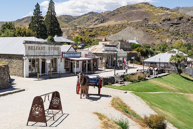 Boutique Wine Tour - visit Central Otago, 4 Wineries & Lunch - Second tasting in Cromwell: building a real comparison