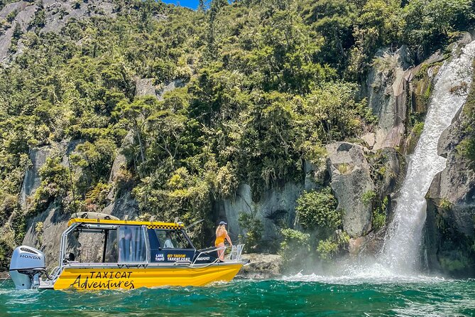 Chasing Waterfalls The Adventurer from Kinloch Marina - Kinloch Marina start: a smooth 3.5-hour rhythm