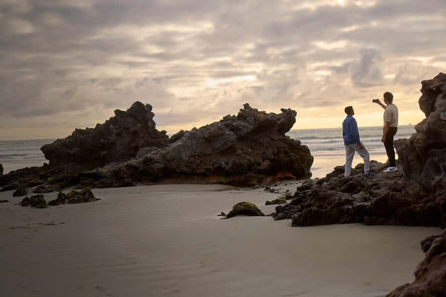 Christchurch: Guided Crater Rim Walk with Coastal Scenery - Photo Stops and Break Times: How the Tour Keeps It Enjoyable
