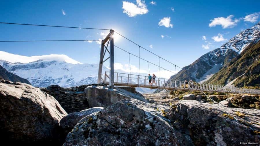 Christchurch: Mt Cook & Tekapo Small-Group Tour (incl Lunch) - Canterbury Plains and Geraldine, the warm-up before the mountains