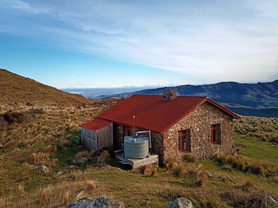 Christchurch: Packhorse Hut Guided Walk and Scenic Drive - Morning in Christchurch, then right into the scenery