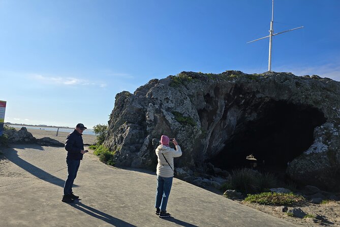 Christchurch Private Tour (Premium) Full day - Lunch at Tussock Hill Vineyard with hillside views