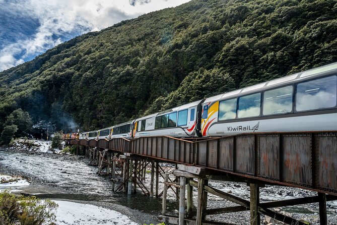 Christchurch to Arthur's Pass Day Tour: TranzAlpine Train & Lunch - Castle Hill, Lake Lyndon, Lake Pearson: Short Stops With Real Payoff