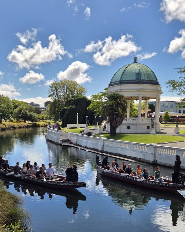 Christchurch: Waka Paddling Experience on the Avon River - Meeting at 794 Colombo Street, then stepping into the welcome